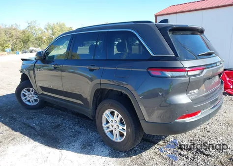 2023 Jeep Grand Cherokee Laredo 4X4 z USA, uszkodzony, nr VIN 1C4RJHAG2PC621845